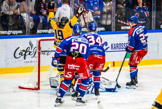 Luleås Konstantin Komarek jublar