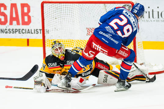 Luleås målvakt Joel Lassinantti och Oskarshamns Kim