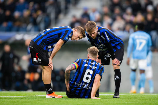 Sirius Jacob Ortmark och Dennis Widgren kollar till Marcus