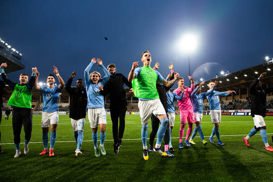 Malmö FFs Sören Rieks jublar med lagkamrater