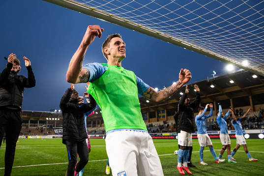 Malmö FFs Sören Rieks jublar med lagkamrater
