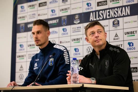 Malmös huvudtränare Jon Dahl Tomasson och Sirius tränare