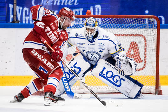 Timrås Albin Lundin och Leksands målvakt Axel Brage