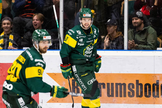 Björklövens Francis Perron jublar