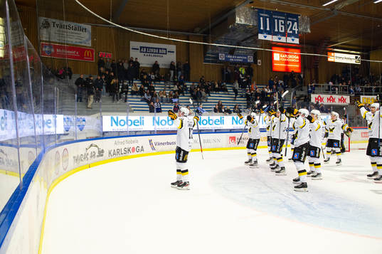 Västerås spelare jublar