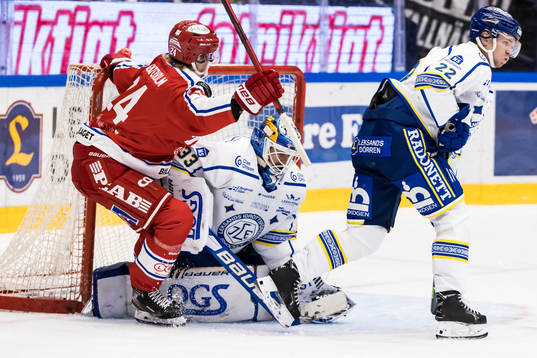 Timrås Erik Walli Walterholm och Leksands målvakt Axel