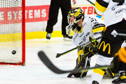 Västerås målvakt Johan Gustafsson släpper in 3-2
