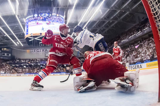 Leksands Oskar Lang och Timrås målvakt Sami Rajaniemi