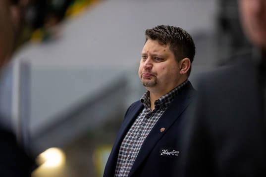 Modos tränare Mattias Karlin