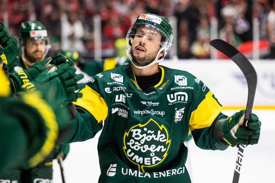 Björklövens Francis Perron jublar