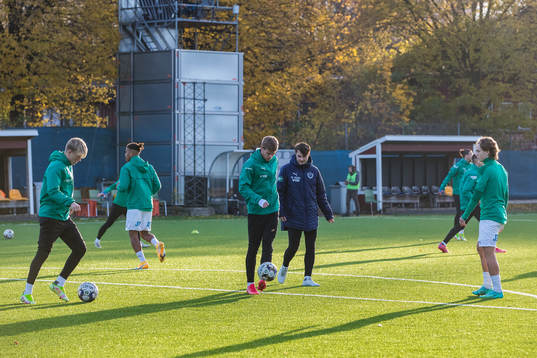 Jönköpings spelare värmer upp