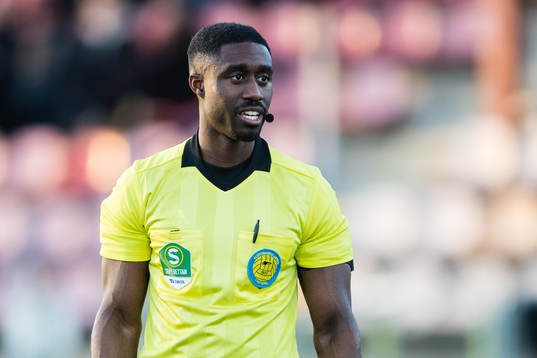 Domare Fredrik Oppong