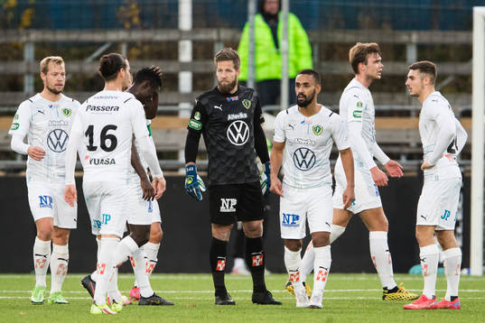 Jönköpings Sebastian Crona, målvakt Frank Pettersson och