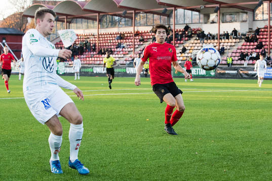 Jönköpings Daniel Strandsäter och Vasalunds Yasuoka