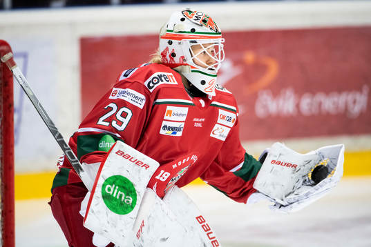 Modos målvakt Klara Peslarkova värmer upp