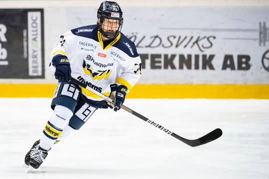 s Nicoline Jensen värmer upp