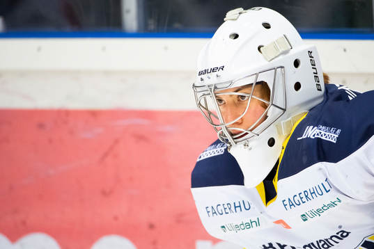 s målvakt Alba Gonzalo värmer upp