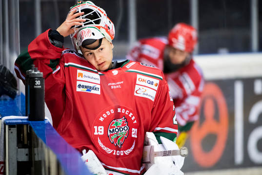 Modos målvakt Klara Peslarkova värmer upp