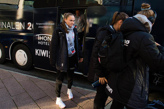 Vilde Hasund of Sandviken arrives