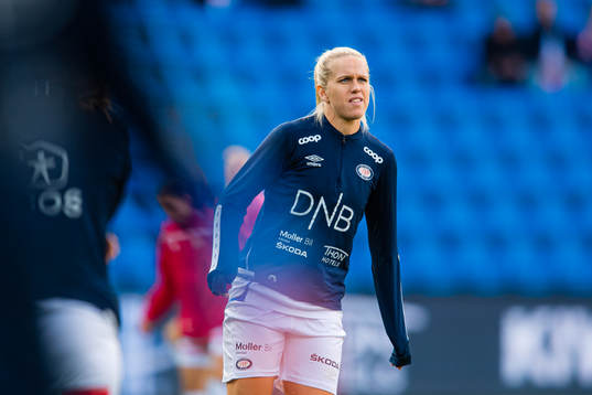 Elise Hove Thorsnes of Vålerenga warms up