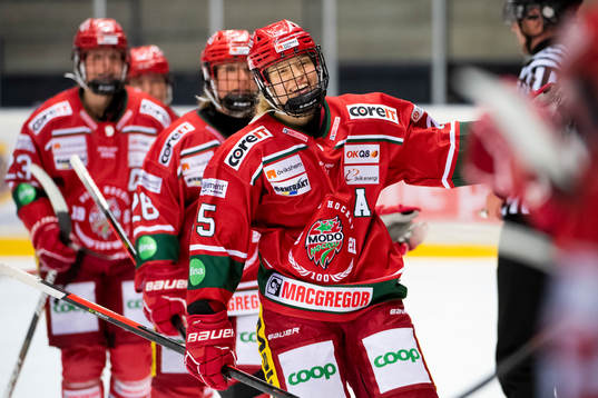 Modos Paula Bergström jublar