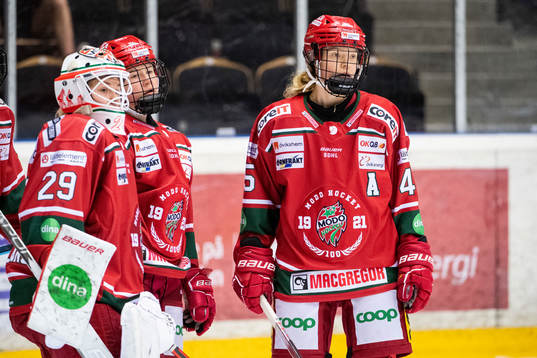 Modos Klara Peslarkova, Lina Ljungblom och Paula Bergström
