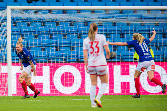 Marie Dølvik Markussen of Vålerenga celebrates