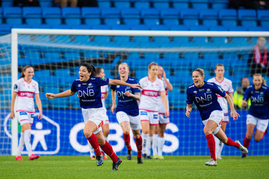 Dejana Stefanovic of Vålerenga celebrates