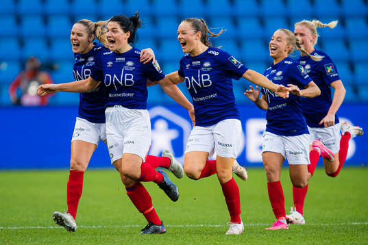 Dejana Stefanovic of Vålerenga celebrates