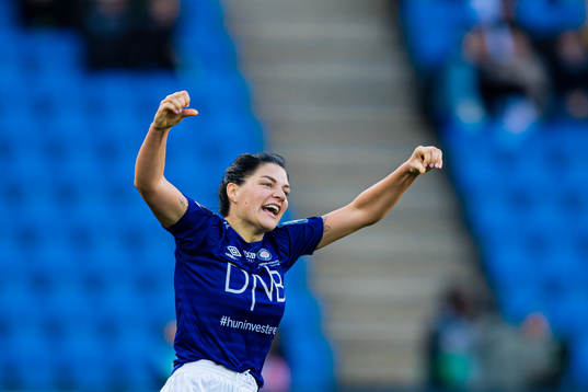 Dejana Stefanovic of Vålerenga celebrates