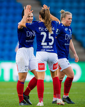 Dejana Stefanovic of Vålerenga celebrates