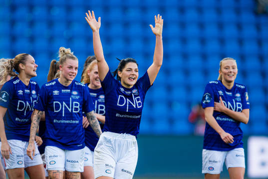 Dejana Stefanovic of Vålerenga celebrates