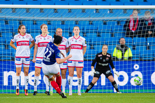 Dejana Stefanovic of Vålerenga scores the 0-2 goal