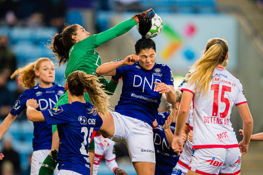 Hannah Grace Seabert and Dejana Stefanovic of Vålerenga