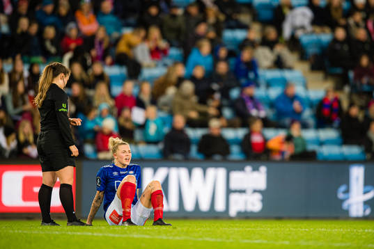 Marie Dølvik Markussen of Vålerenga in pain