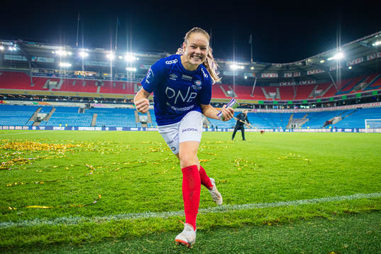 Janni Bøgild Thomsen of Vålerenga celebrates