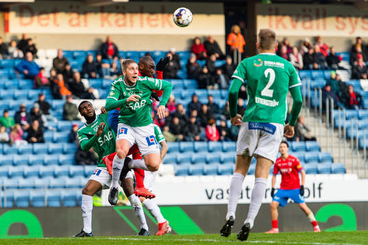 Brages Mattias Liljestrand i nickduell med Helsingborgs