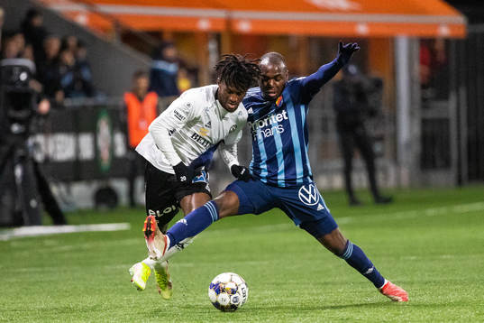 Örebros Rickard Emeka Friday och Djurgårdens Edward
