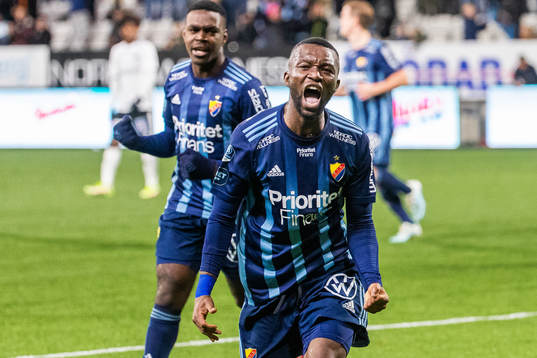 Djurgårdens Emmanuel Banda jublar