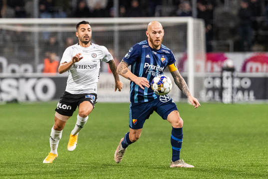Örebros Jiloan Hamad och Djurgårdens Magnus Eriksson