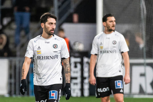 Örebros Nahir Besara och Agon Mehmeti deppar