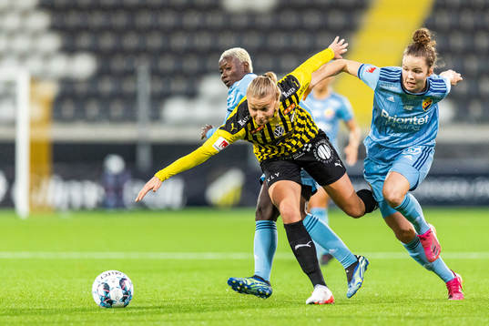 Djurgårdens Elizabeth Addo och Julia Walentowicz