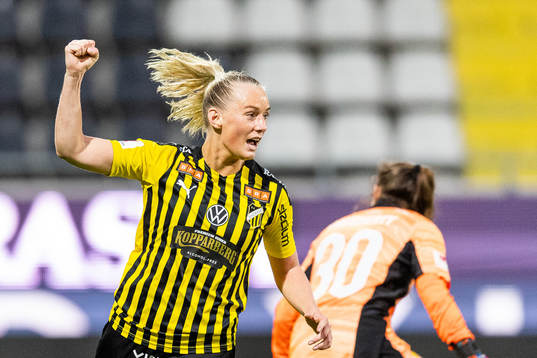 Häckens Stina Blackstenius jublar