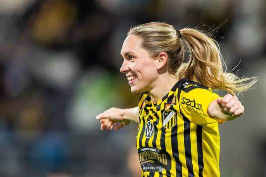 Häckens Elin Rubensson jublar