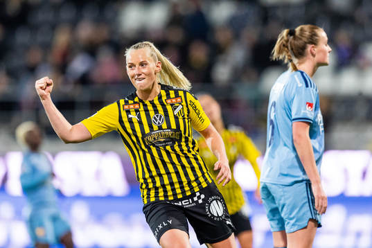 Häckens Stina Blackstenius jublar