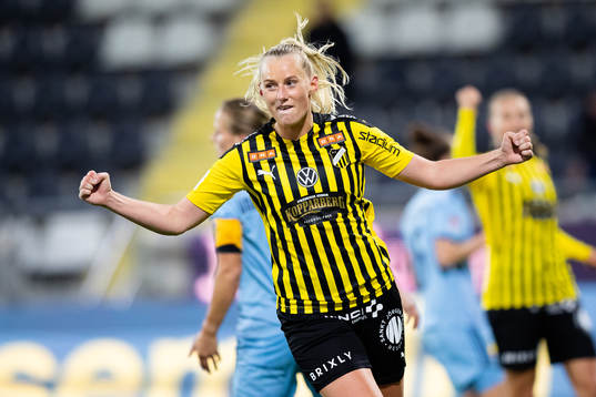 Häckens Stina Blackstenius jublar