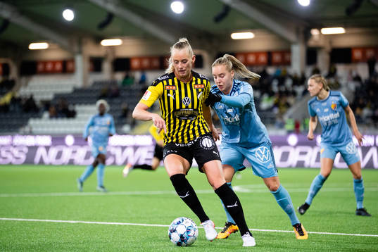 Häckens Stina Blackstenius och Djurgårdens Fanny Lång