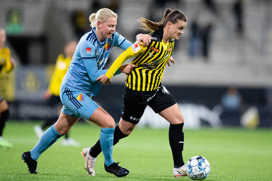 Djurgårdens Ellen Andersson och Häckens Milica Mijatovic