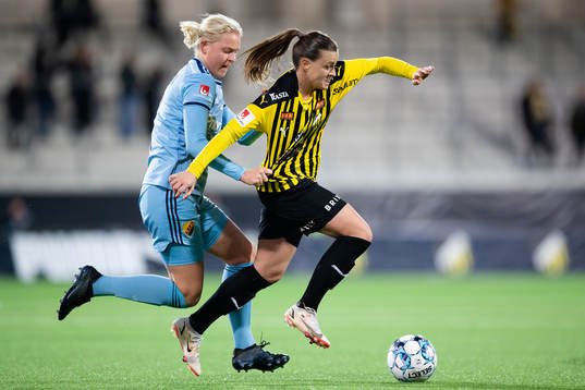 Djurgårdens Ellen Andersson och Häckens Milica Mijatovic