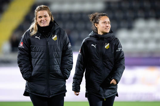 Häckens assisterande tränare Erika Faith och lagledare